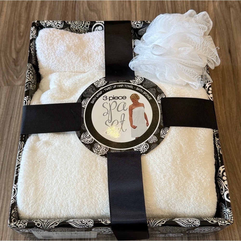 NWT 3-Piece Spa Set - White Bath & Body Gift Set